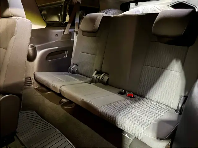 2018 Chevrolet Suburban 8 PASSENGER! 4X4! ONE OWNER! 2ND SET OF - Photo 13