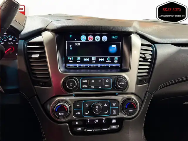 2018 Chevrolet Suburban 8 PASSENGER! 4X4! ONE OWNER! 2ND SET OF - Photo 17