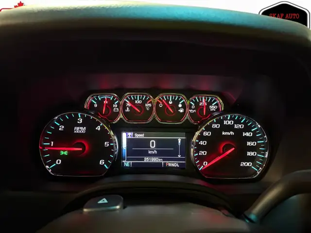 2018 Chevrolet Suburban 8 PASSENGER! 4X4! ONE OWNER! 2ND SET OF - Photo 19