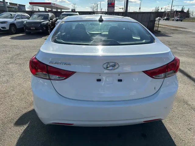 2013 Hyundai Elantra GL, AUTO, 4 CYL, GREAT ON FUEL, WARRANTY, C - Photo 4