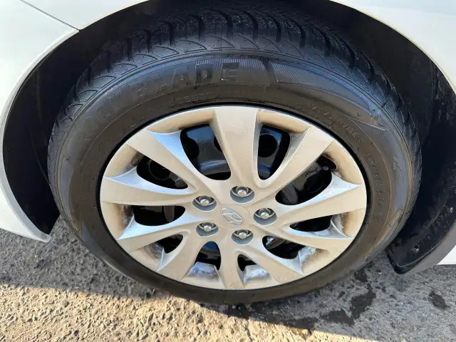 2013 Hyundai Elantra GL, AUTO, 4 CYL, GREAT ON FUEL, WARRANTY, C - Photo 17