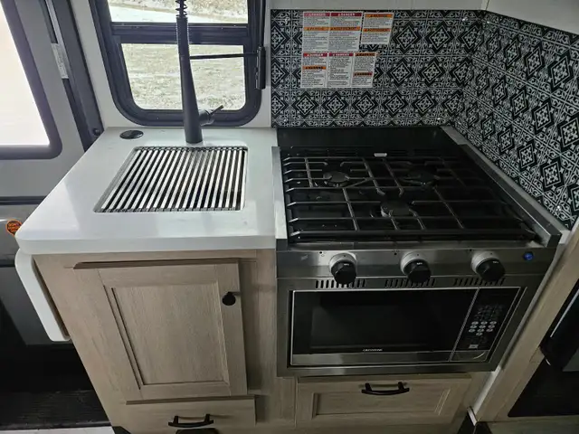 2025 Forest River 23 Ft Class C Motorhome 2350 - Photo 11