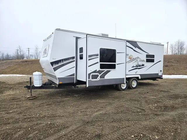 2007 Forrest River T25 25 Ft T/A Travel Trailer Wildwood