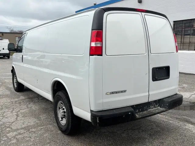 2022 Chevrolet Express Cargo Van RWD 2500 155' 5 PASSENGER - Photo 12