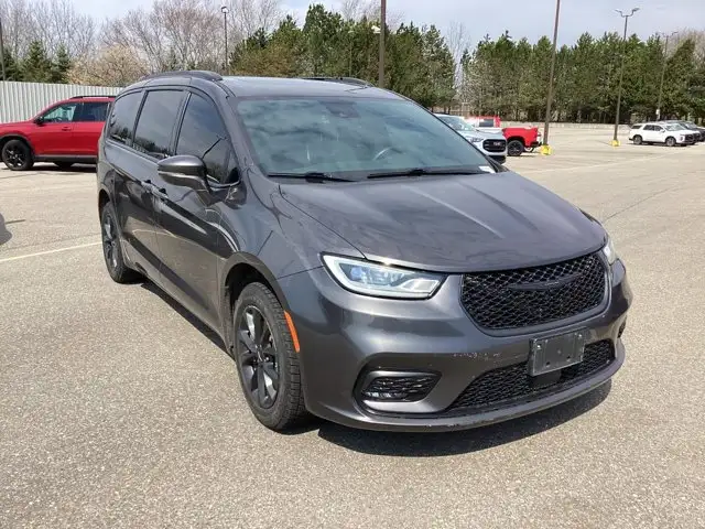 2022 Chrysler Pacifica Touring L AWD | Panoramic Roof | Leather - Photo 4