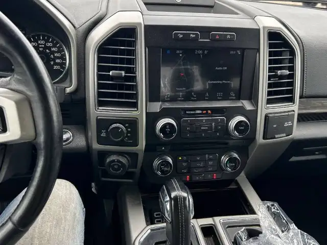 2018 FORD F-150 LARIAT | SUPER CREW 4X4 | CLEAN CARFAX - Photo 6