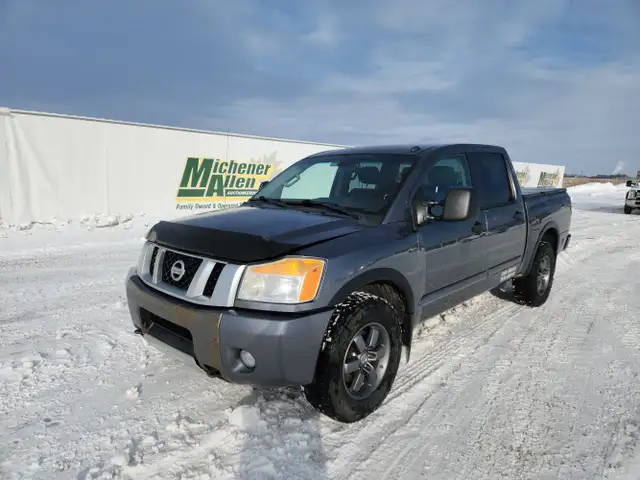 2014 Nissan Titan w/SV Value Truck Package