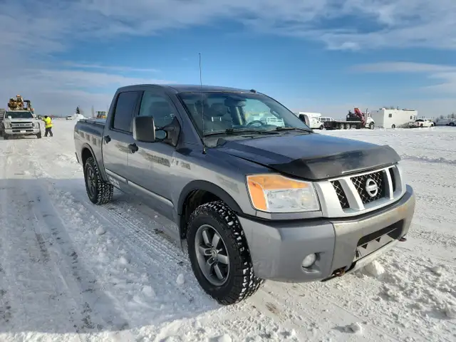 2014 Nissan Titan w/SV Value Truck Package - Photo 2