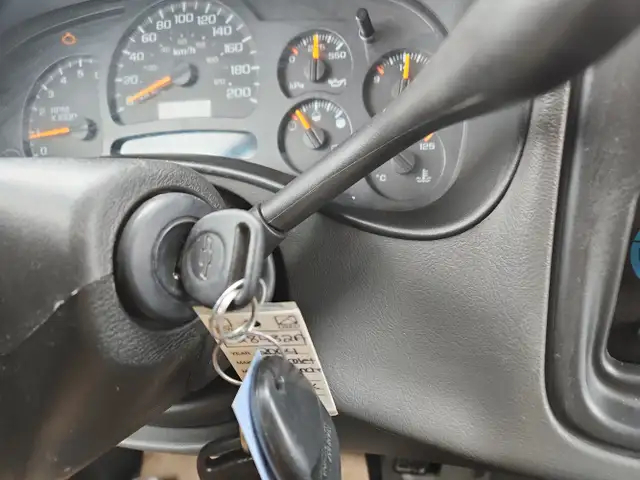 2004 Chevrolet Avalanche - Photo 11