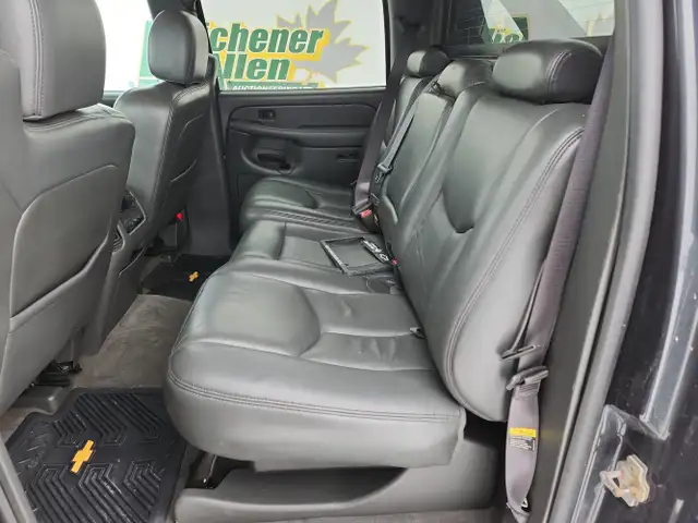 2004 Chevrolet Avalanche - Photo 18