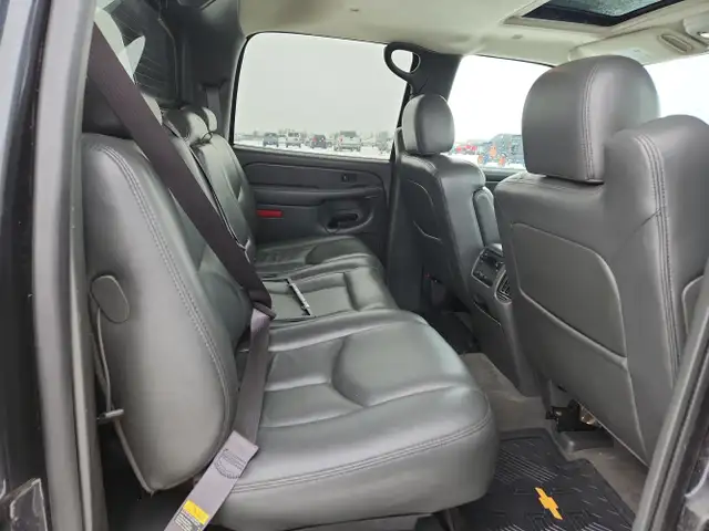 2004 Chevrolet Avalanche - Photo 19