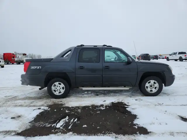 2004 Chevrolet Avalanche - Photo 25
