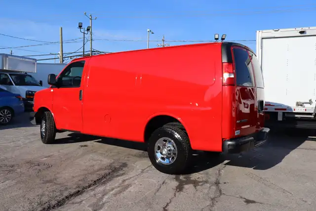 Chevrolet Express Cutaway 2500 CARGO / GARANTIE 1 ANS IMPECCABLE - Photo 4