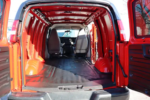 Chevrolet Express Cutaway 2500 CARGO / GARANTIE 1 ANS IMPECCABLE - Photo 12