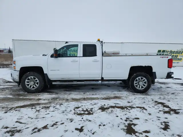 2016 Chevrolet Silverado 3500HD - Photo 2