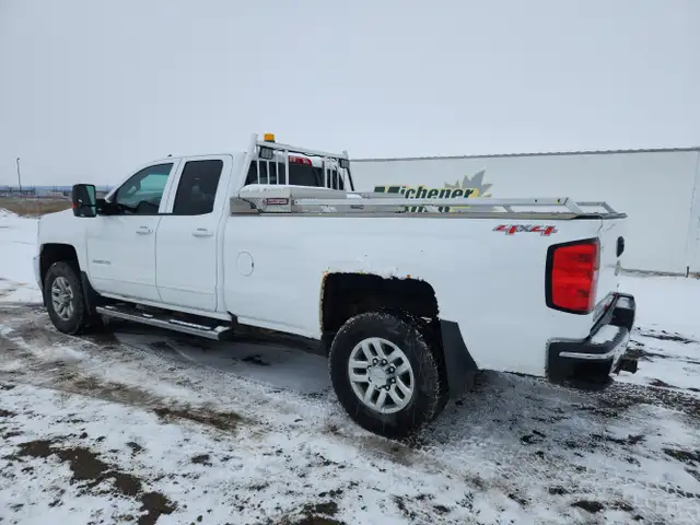2016 Chevrolet Silverado 3500HD - Photo 3