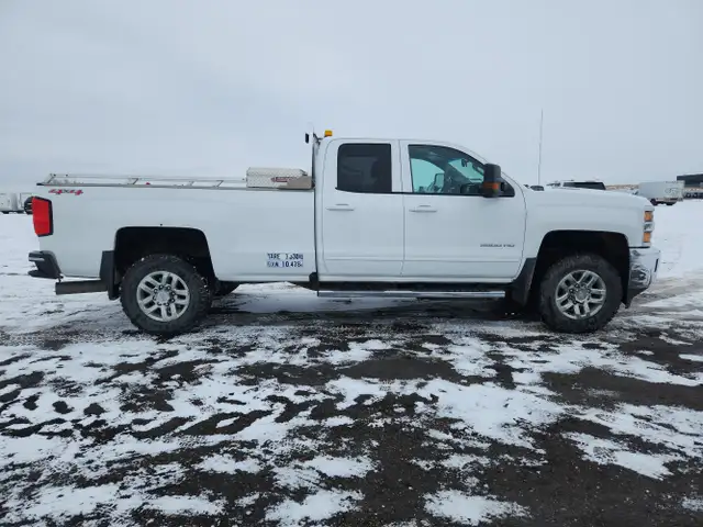 2016 Chevrolet Silverado 3500HD - Photo 6