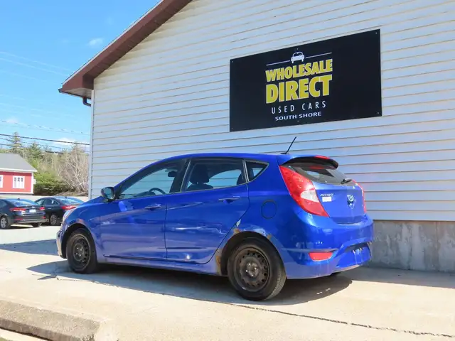 2012 Hyundai Accent - Photo 5