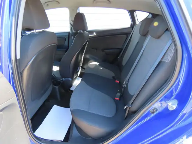 2012 Hyundai Accent - Photo 9