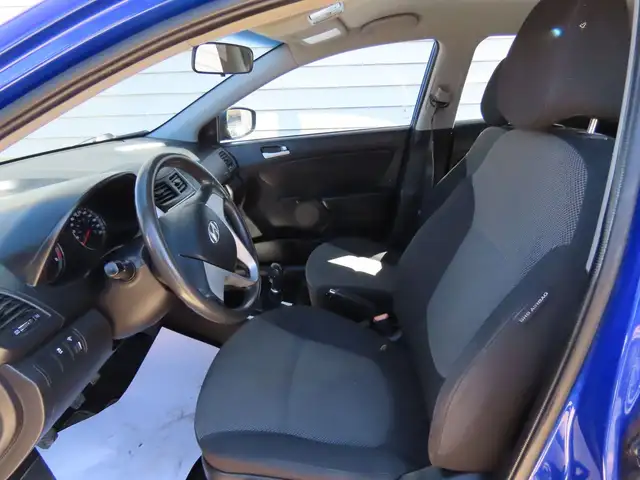 2012 Hyundai Accent - Photo 10