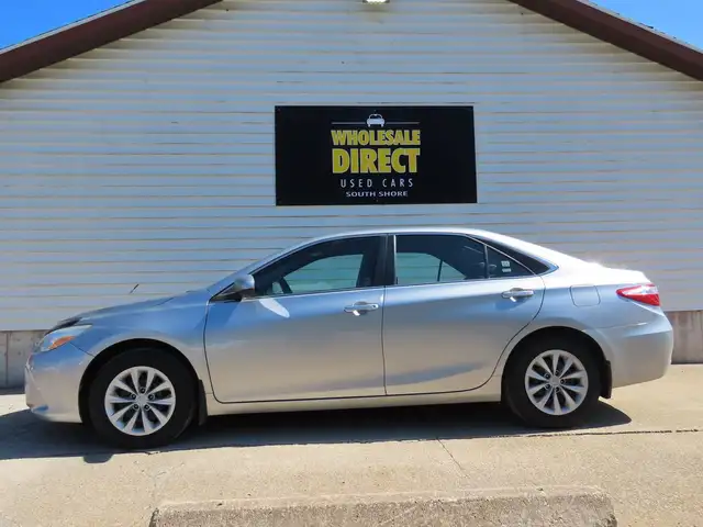 2015 Toyota Camry - Photo 3