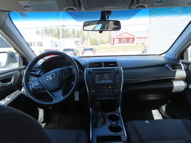2015 Toyota Camry - Photo 8
