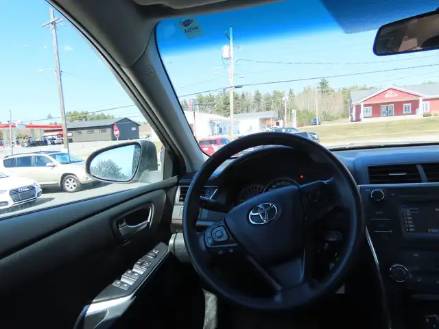 2015 Toyota Camry - Photo 9