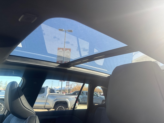 2026 Toyota RAV4 XSE TECHNOLOGY PACKAGE - Photo 18