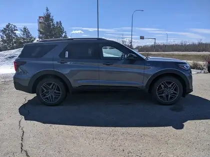 2026 Ford Explorer ST-Line 4WD - Photo 4