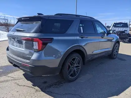 2026 Ford Explorer ST-Line 4WD - Photo 5