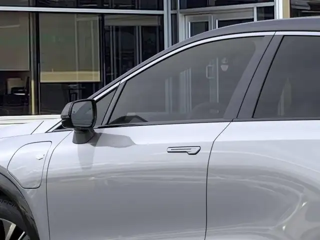 2026 Cadillac OPTIQ Premium Luxury - Photo 15