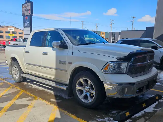 2018 RAM 1500 Laramie 4x4 - CARPLAY - REMOTE START - A/C SEATS - Photo 2