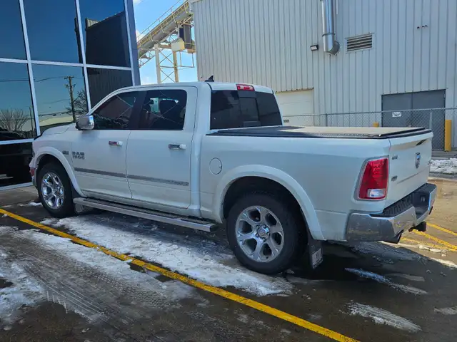 2018 RAM 1500 Laramie 4x4 - CARPLAY - REMOTE START - A/C SEATS - Photo 4