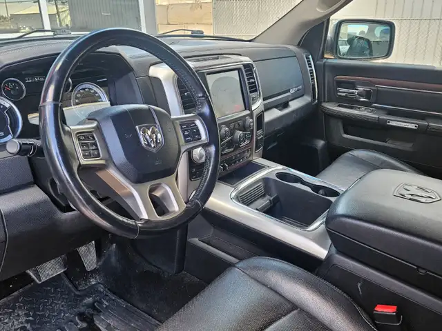 2018 RAM 1500 Laramie 4x4 - CARPLAY - REMOTE START - A/C SEATS - Photo 5