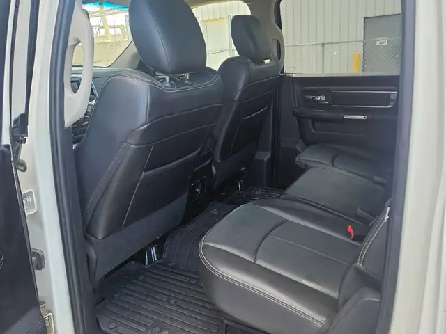 2018 RAM 1500 Laramie 4x4 - CARPLAY - REMOTE START - A/C SEATS - Photo 6