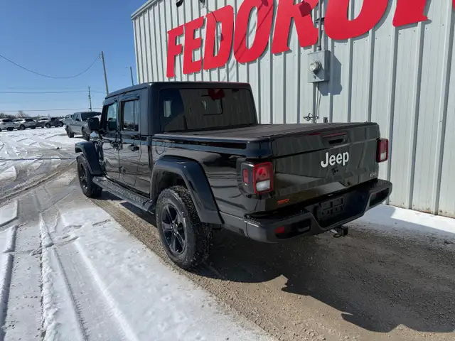 2020 Jeep Gladiator Overland - Photo 2