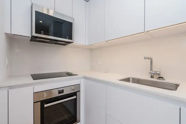 Renovated Studio,in Casa Loma - ID 1427 - Photo 4