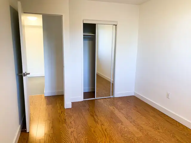 renovated one bedroom, gerrard and river - ID 2440 - Photo 8