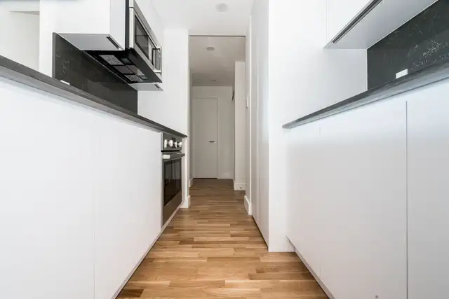 renovated two bedroom, River and Gerrard - ID 4328 - Photo 5