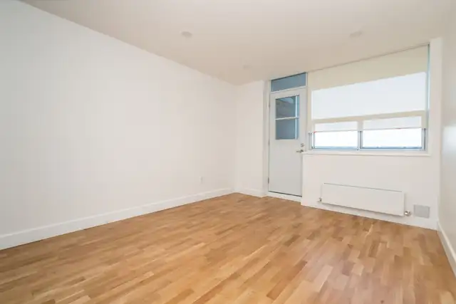 renovated two bedroom, River and Gerrard - ID 4328 - Photo 7