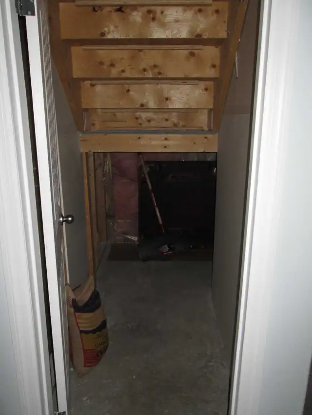 Basement For Rent - Photo 9