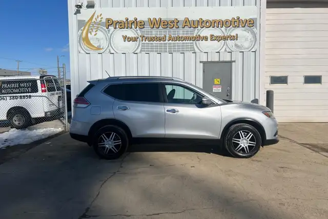 2015 Nissan Rogue S AWD - No Accident - Photo 4