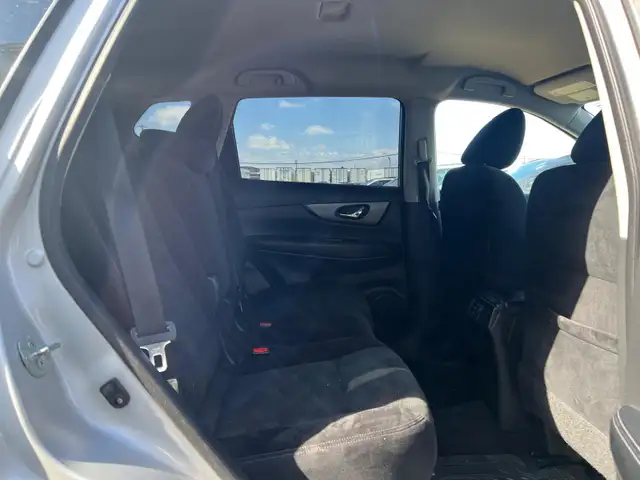 2015 Nissan Rogue S AWD - No Accident - Photo 11