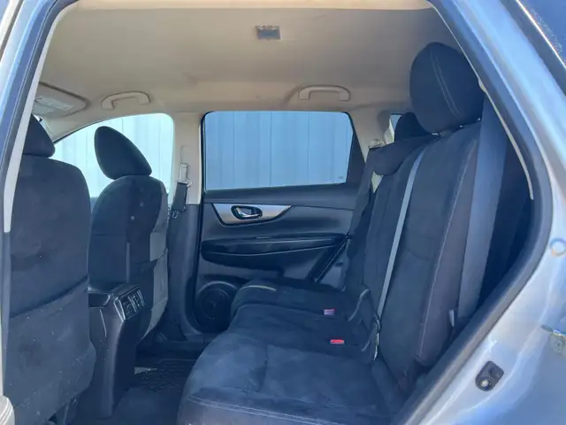 2015 Nissan Rogue S AWD - No Accident - Photo 12