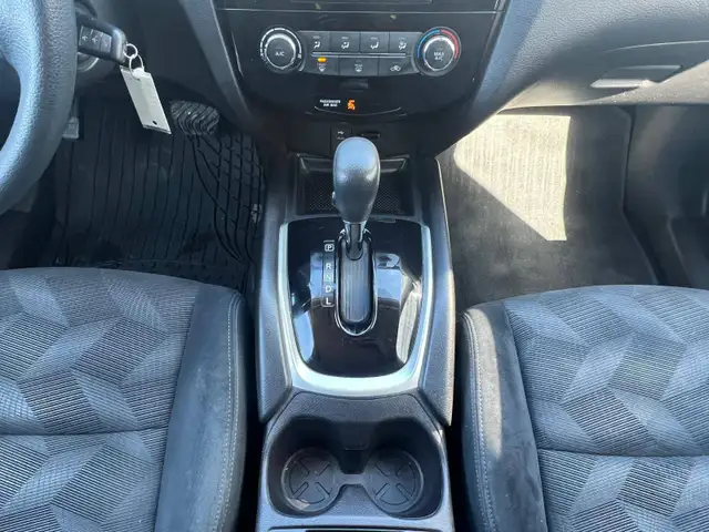 2015 Nissan Rogue S AWD - No Accident - Photo 17
