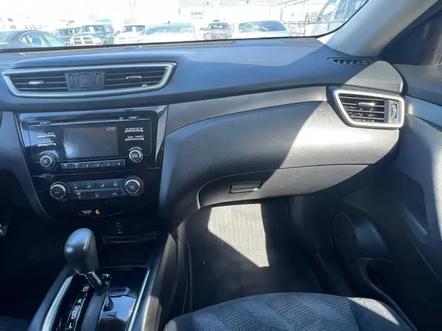 2015 Nissan Rogue S AWD - No Accident - Photo 18