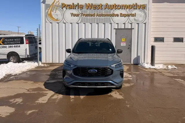2023 Ford Escape ST Line AWD - No Accident - Photo 2