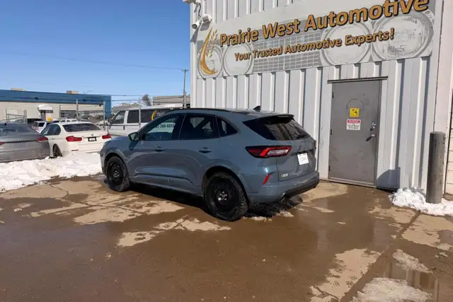 2023 Ford Escape ST Line AWD - No Accident - Photo 8