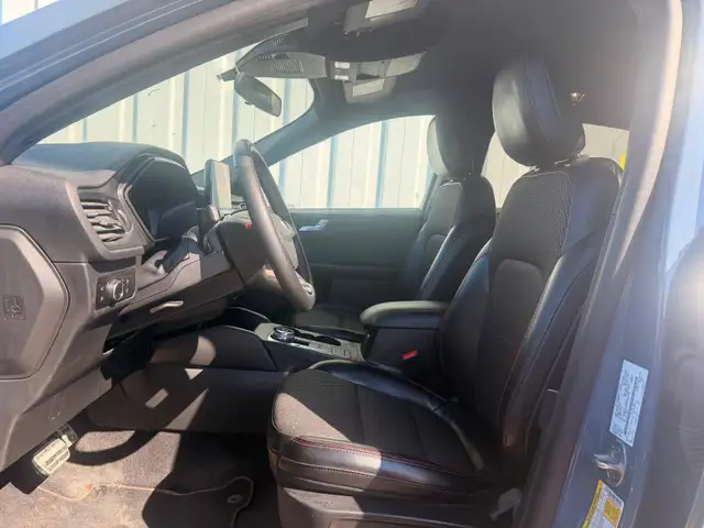 2023 Ford Escape ST Line AWD - No Accident - Photo 22