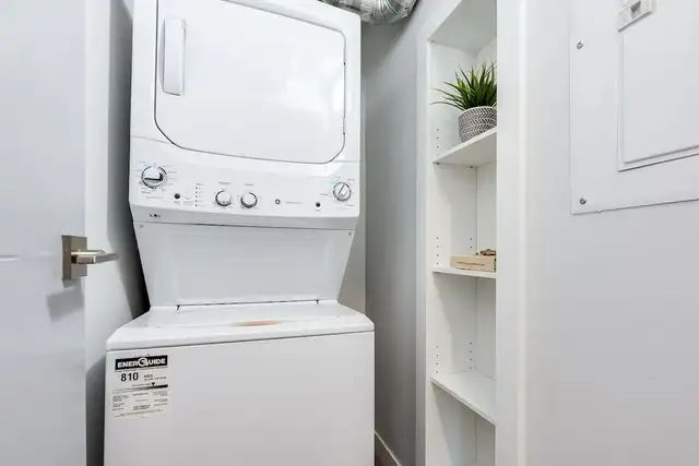 Eagle Pointe - 2 Bedroom   Den available at 800 Eagleson Rd, Kan - Photo 11